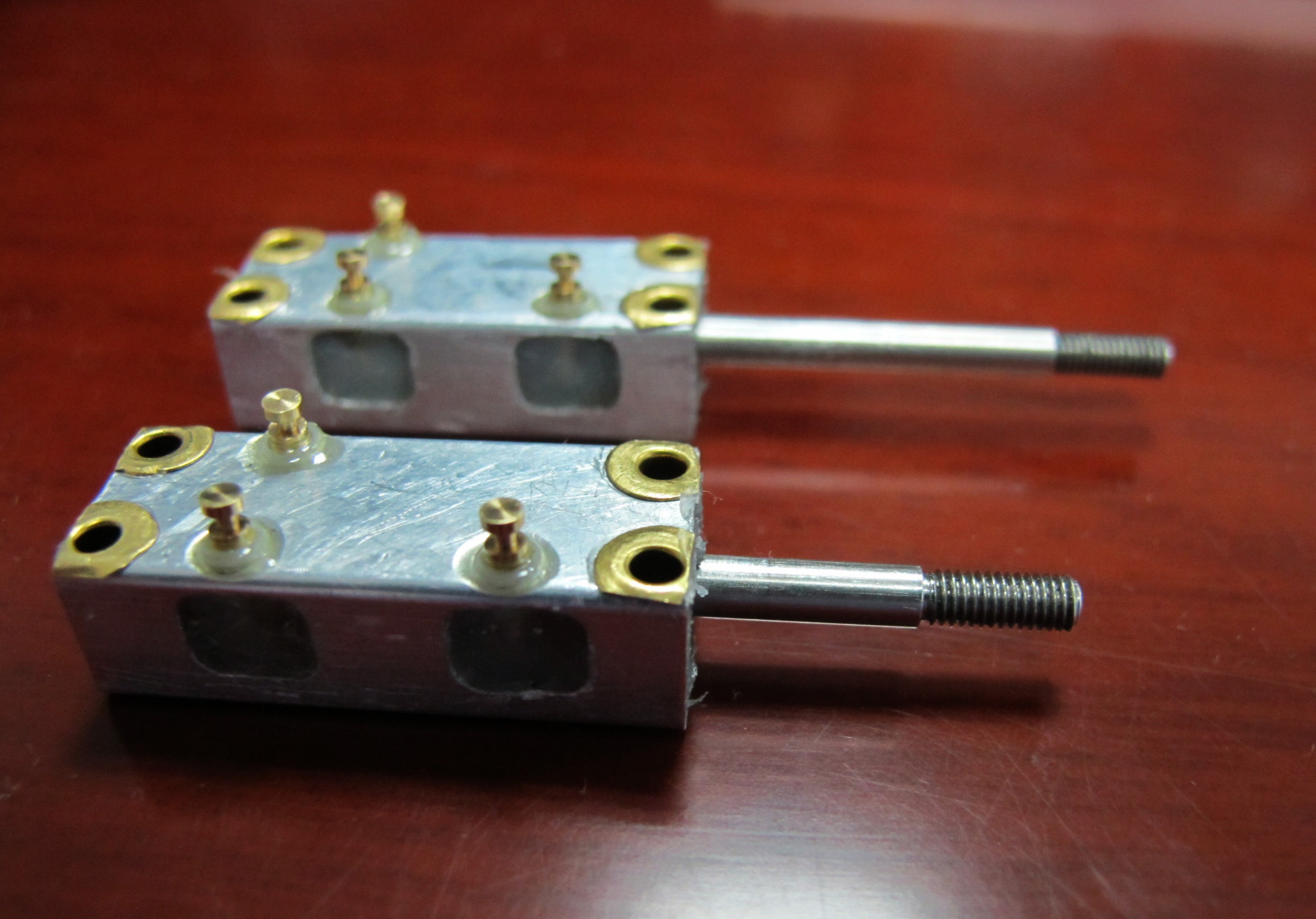 直線位移電位器